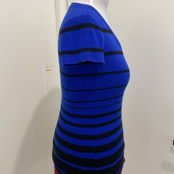 Tommy Hilfiger V-neck 💯% Cotton Top |Size Medium - Picture 3 of 8